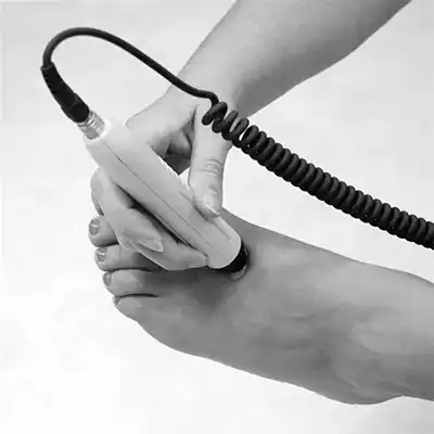 goolefootclinic-foot-treatment-DOPPLER-BW